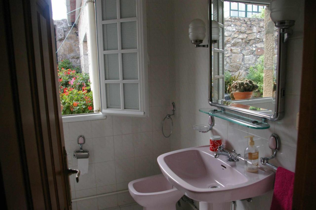 Vivienda Tradicional Con Jardin Y Patio Interior Villa Villanueva De Arosa Luaran gambar
