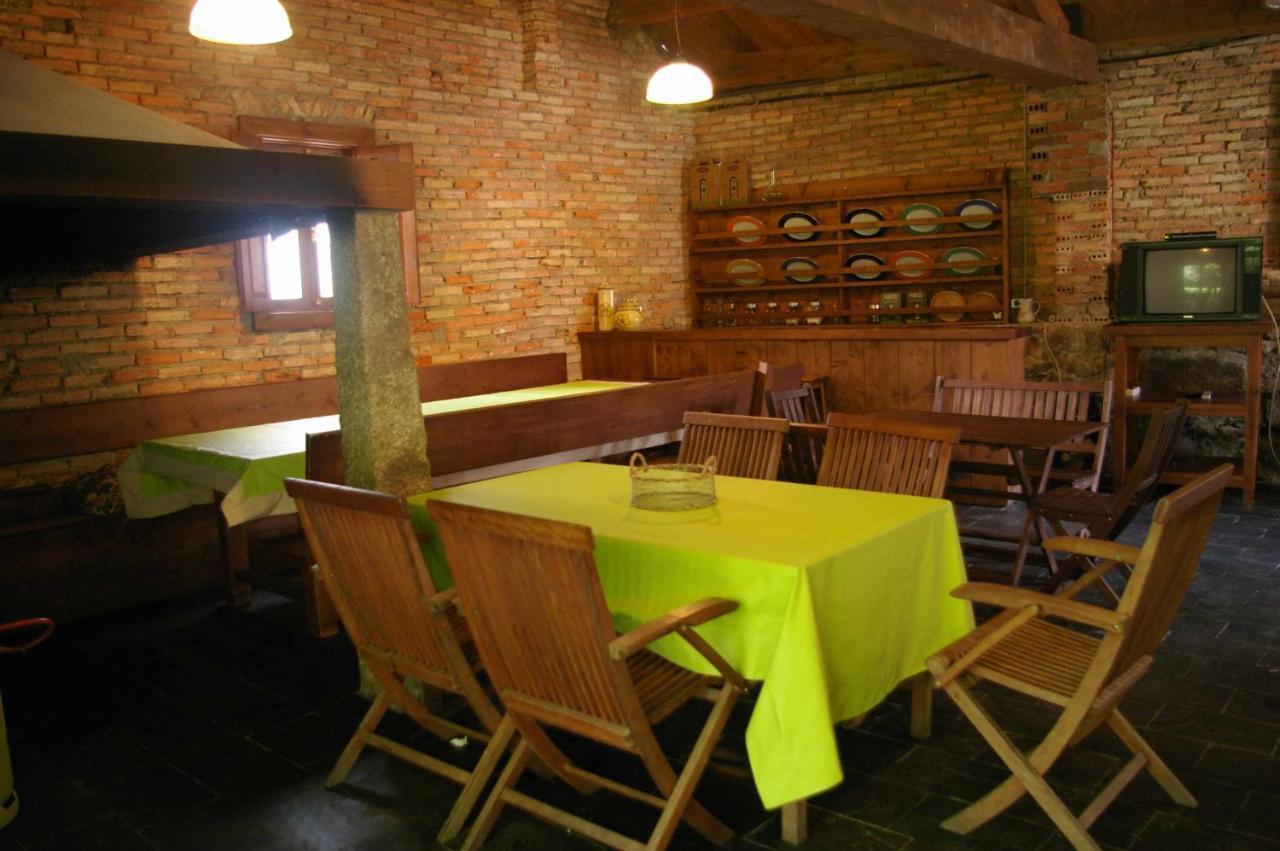 Vivienda Tradicional Con Jardin Y Patio Interior Villa Villanueva De Arosa Luaran gambar